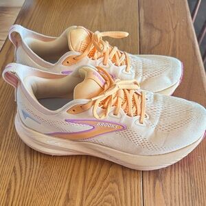 Sneakers, Brooks, Women’s 9.5